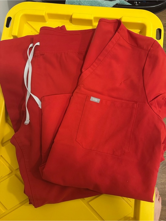 Figs Pants - FIGS Women’s Red Scrub Set - V-Neck Top & Drawstring Pants - please read descrip